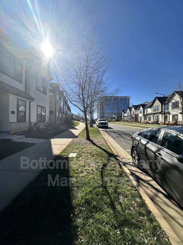 Luxurious 3 Bedroom 2.5 Bathroom TownHouse For Rent property image