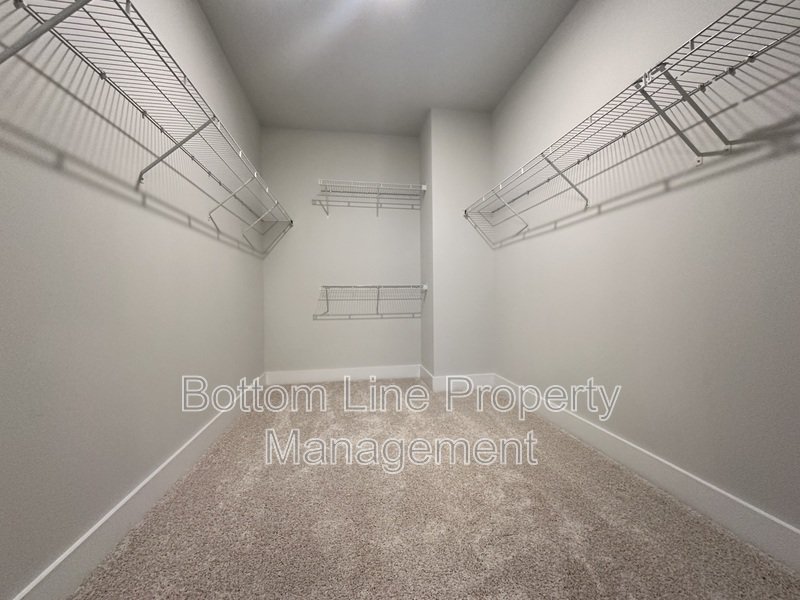 Luxurious 3 Bedroom 2.5 Bathroom TownHouse For Rent property image