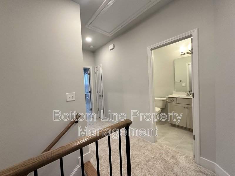 Luxurious 3 Bedroom 2.5 Bathroom TownHouse For Rent property image