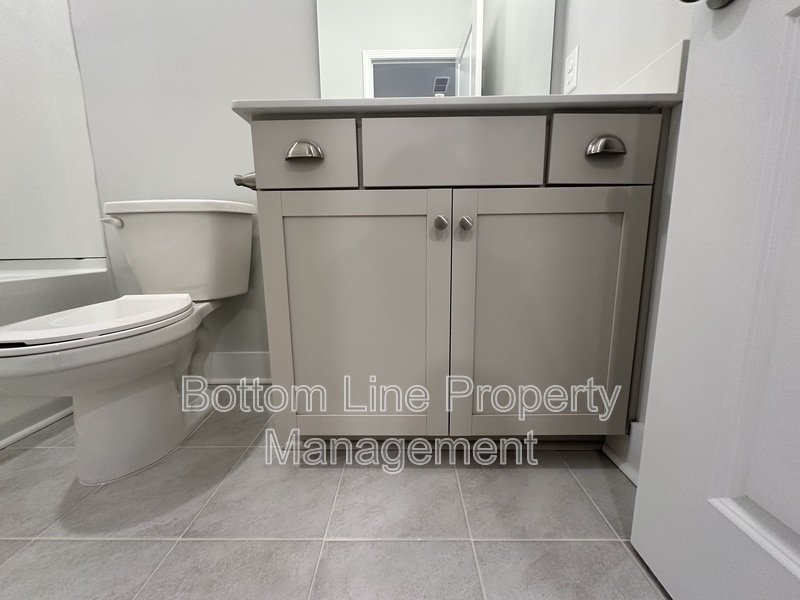 Luxurious 3 Bedroom 2.5 Bathroom TownHouse For Rent property image