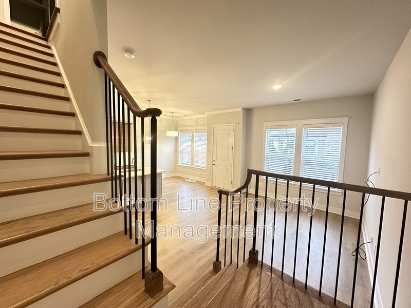 Luxurious 3 Bedroom 2.5 Bathroom TownHouse For Rent property image