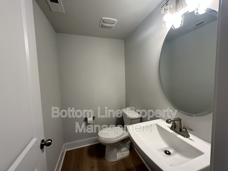 Luxurious 3 Bedroom 2.5 Bathroom TownHouse For Rent property image