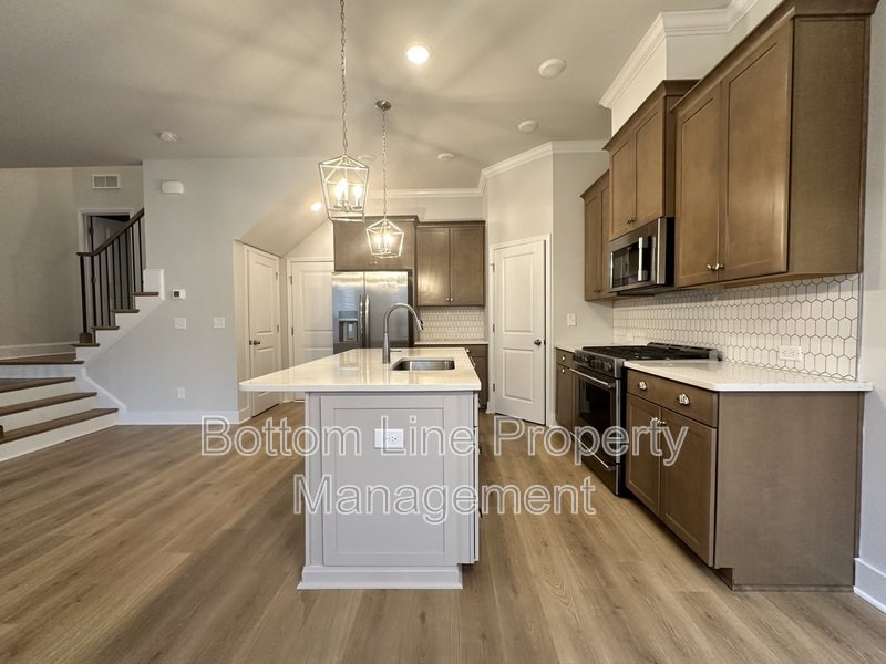 Luxurious 3 Bedroom 2.5 Bathroom TownHouse For Rent property image