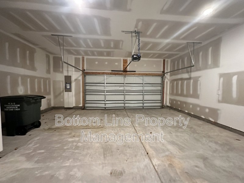 Luxurious 3 Bedroom 2.5 Bathroom TownHouse For Rent property image