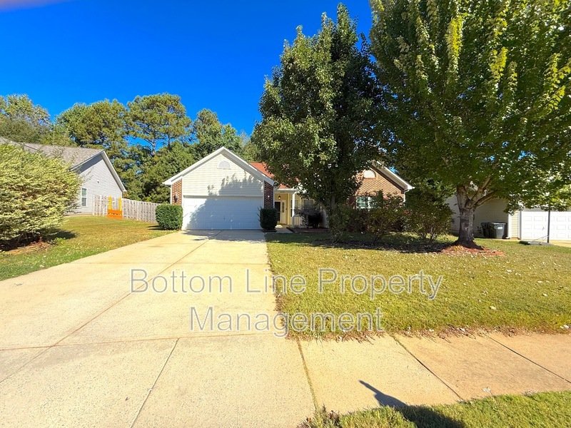 Stunning 3 Bedroom 2 Bathroom Home with Fenced Yard Located In Scenic Indian Land/Fort Mill, SC! property image