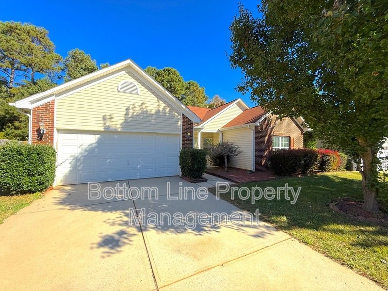 Stunning 3 Bedroom 2 Bathroom Home with Fenced Yard Located In Scenic Indian Land/Fort Mill, SC! property image