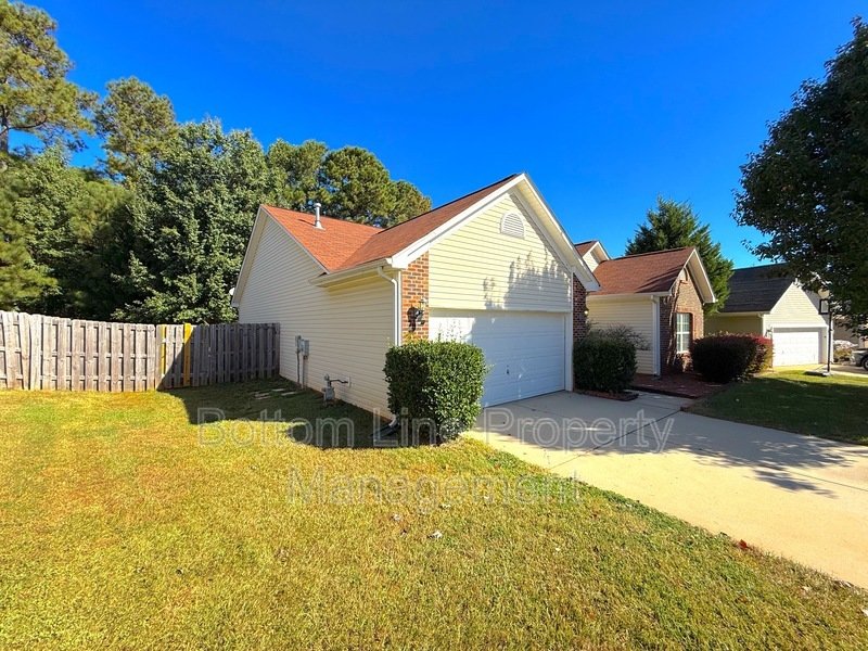 Stunning 3 Bedroom 2 Bathroom Home with Fenced Yard Located In Scenic Indian Land/Fort Mill, SC! property image