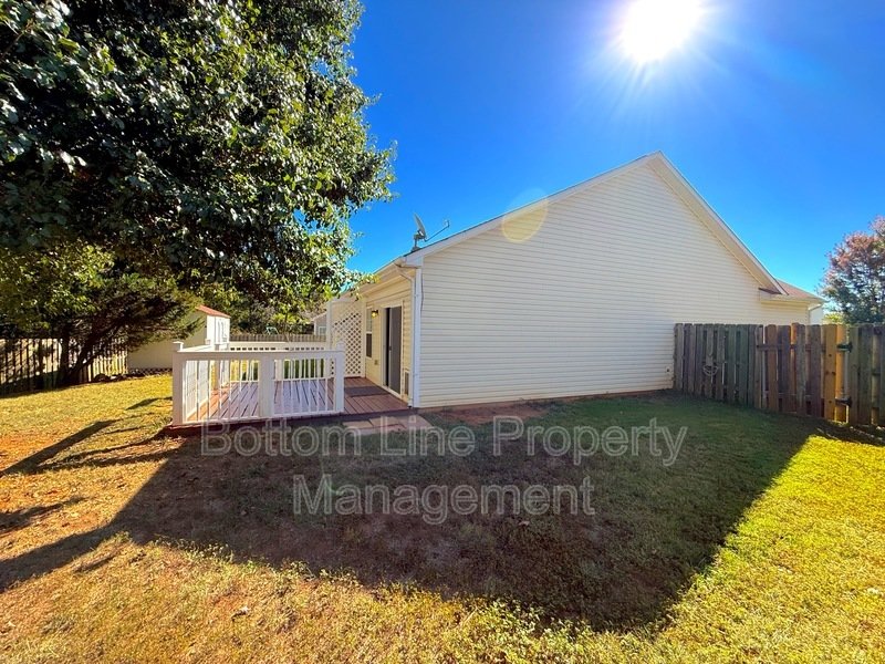 Stunning 3 Bedroom 2 Bathroom Home with Fenced Yard Located In Scenic Indian Land/Fort Mill, SC! property image