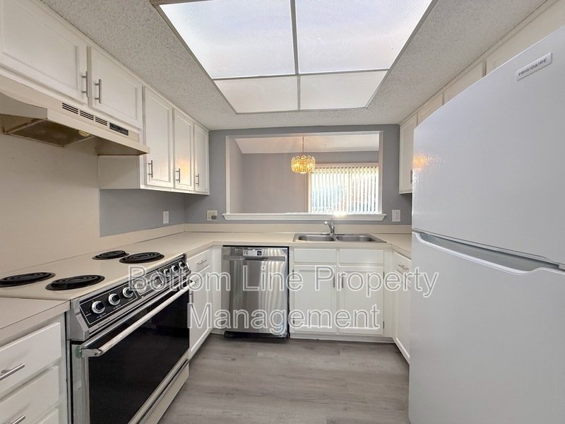 Cozy 2 Bedroom 2 Bathroom Townhouse For Rent!!! property image