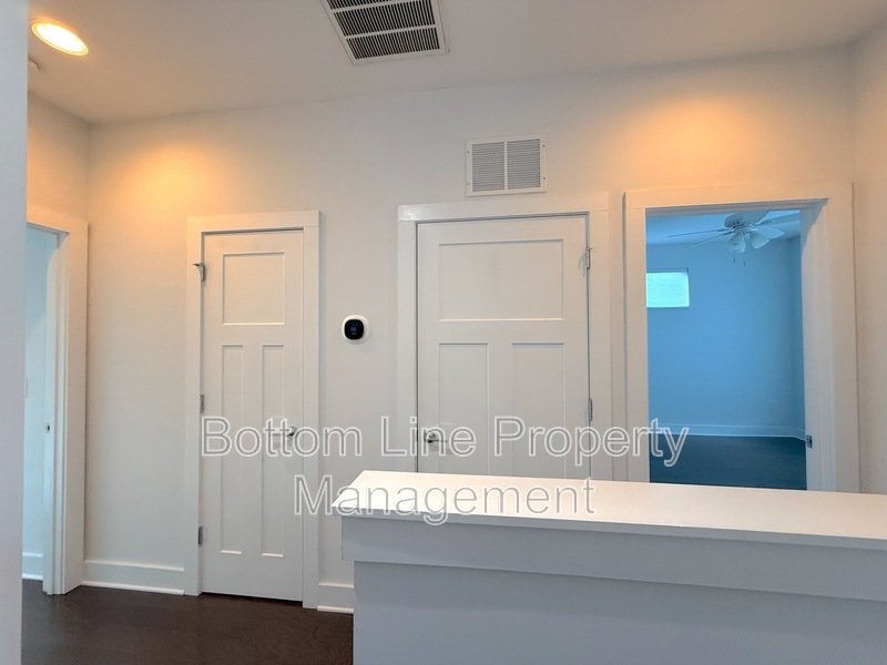 Spacious 3 Bedroom 3.5 Bathroom Luxury Townhome Located Minutes From Dilworth property image