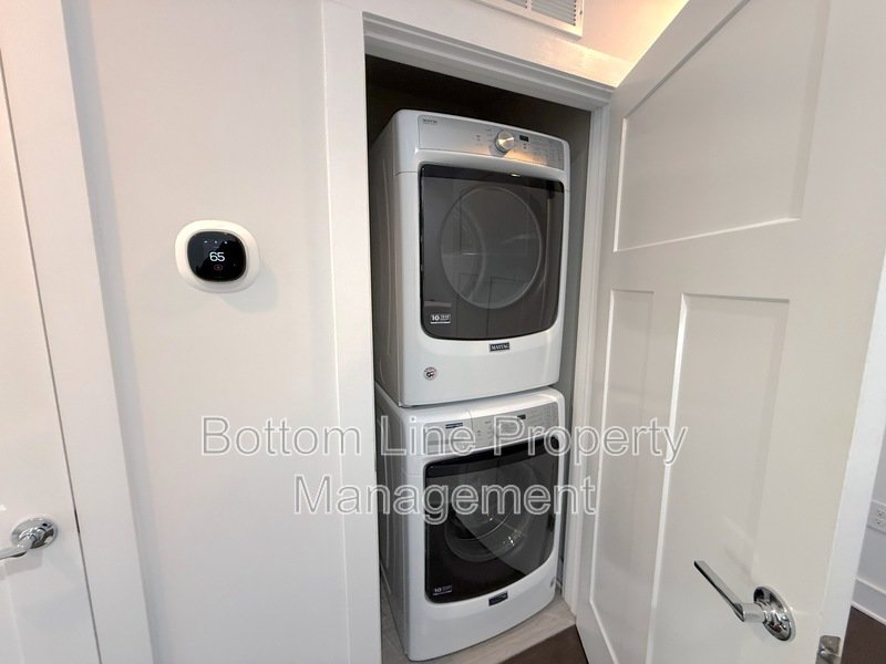 Spacious 3 Bedroom 3.5 Bathroom Luxury Townhome Located Minutes From Dilworth property image