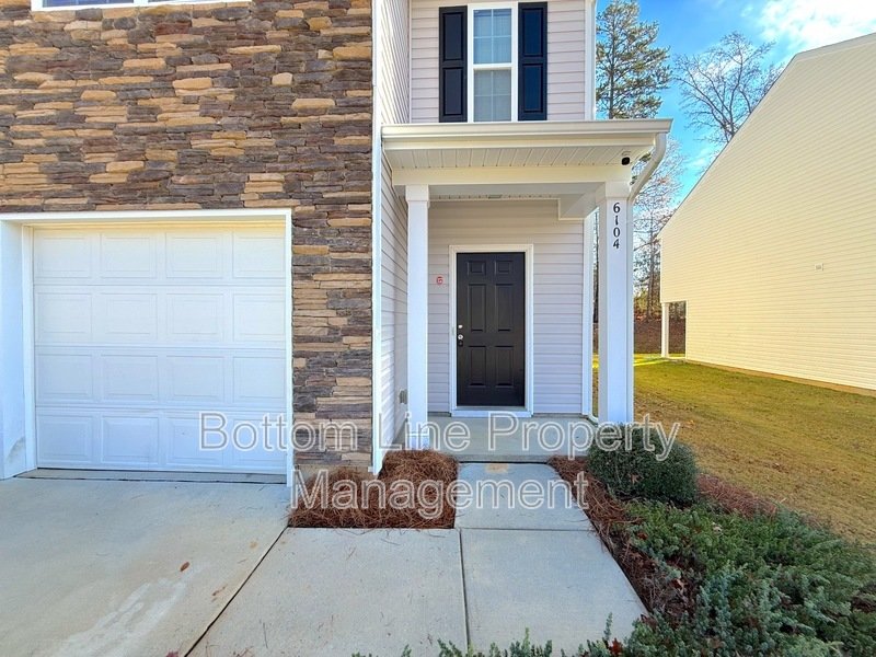 Charming Corner Unit with Garage: 3 Bedroom 2.5 Bathroom Townhouse For Rent property image