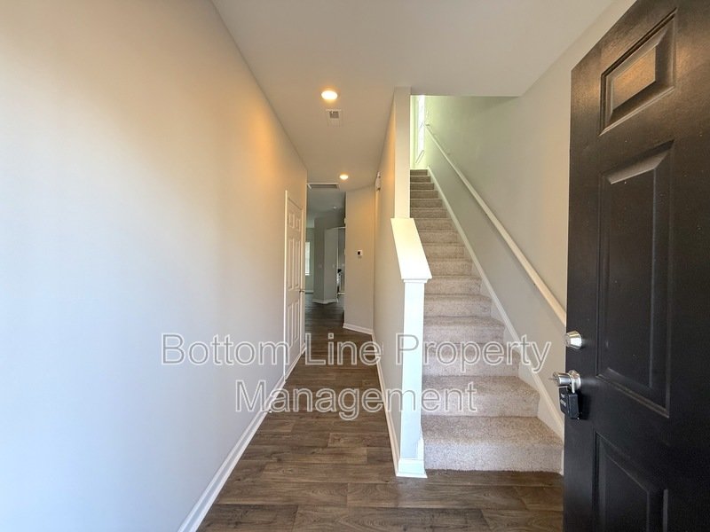 Charming Corner Unit with Garage: 3 Bedroom 2.5 Bathroom Townhouse For Rent property image
