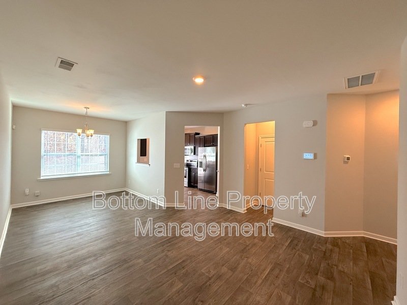 Charming Corner Unit with Garage: 3 Bedroom 2.5 Bathroom Townhouse For Rent property image