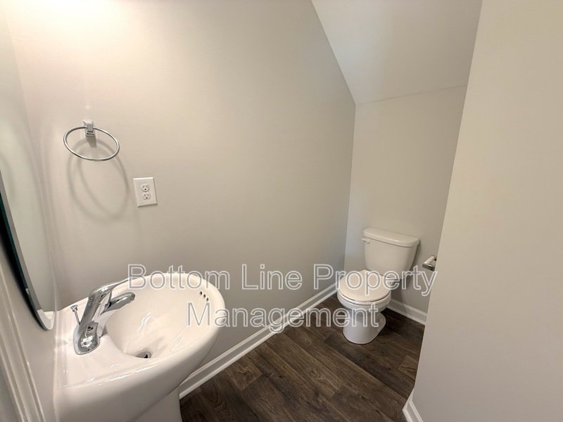 Charming Corner Unit with Garage: 3 Bedroom 2.5 Bathroom Townhouse For Rent property image