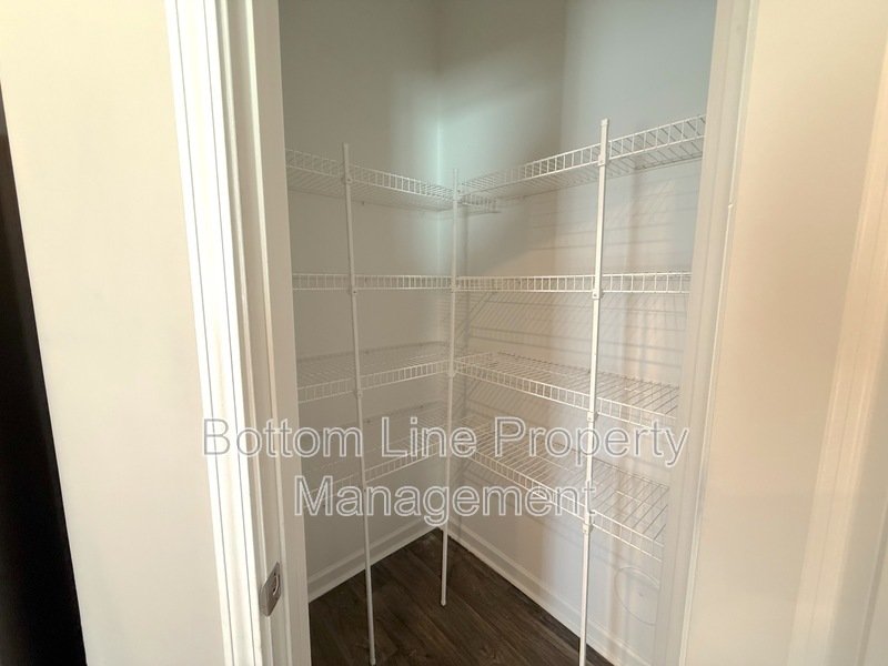 Charming Corner Unit with Garage: 3 Bedroom 2.5 Bathroom Townhouse For Rent property image