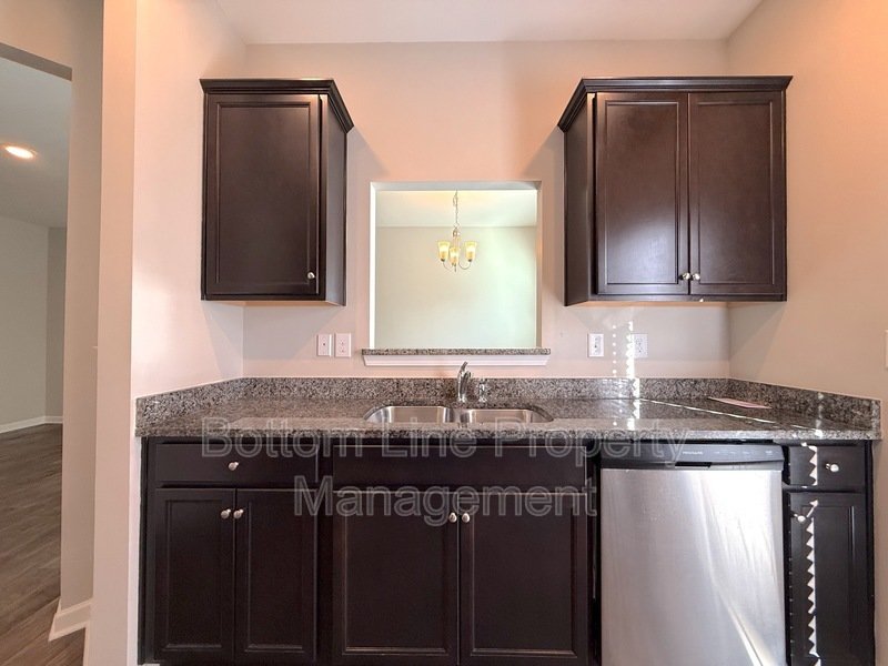 Charming Corner Unit with Garage: 3 Bedroom 2.5 Bathroom Townhouse For Rent property image