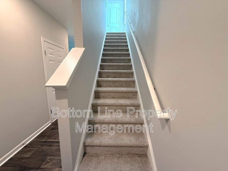 Charming Corner Unit with Garage: 3 Bedroom 2.5 Bathroom Townhouse For Rent property image