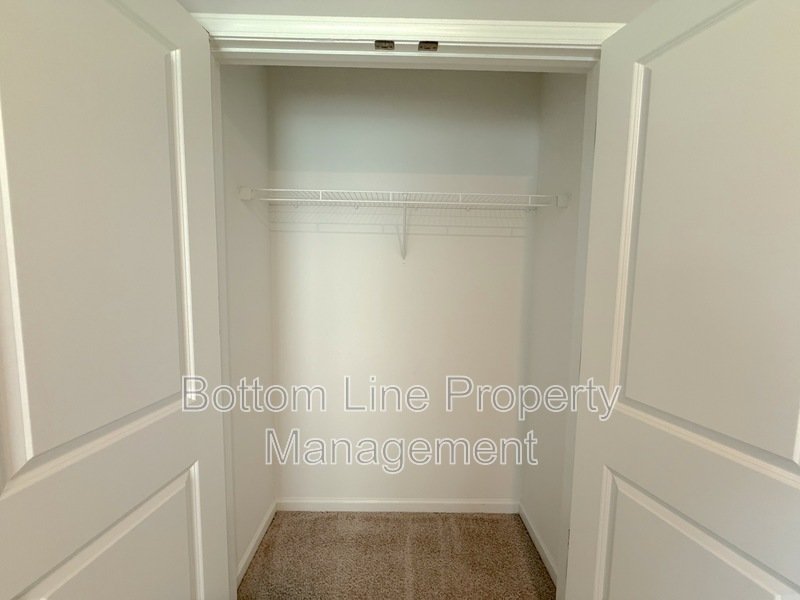 Charming Corner Unit with Garage: 3 Bedroom 2.5 Bathroom Townhouse For Rent property image