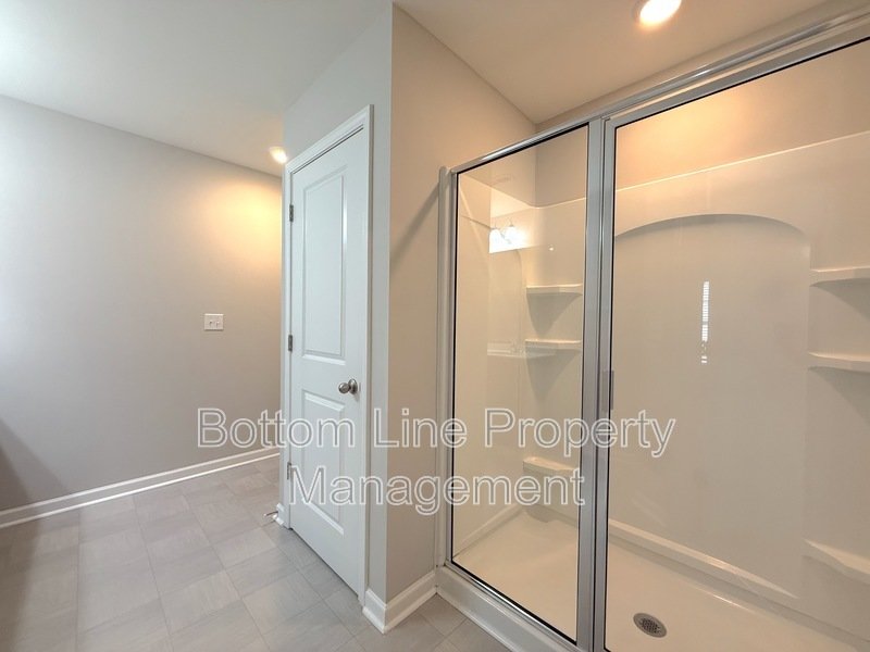 Charming Corner Unit with Garage: 3 Bedroom 2.5 Bathroom Townhouse For Rent property image