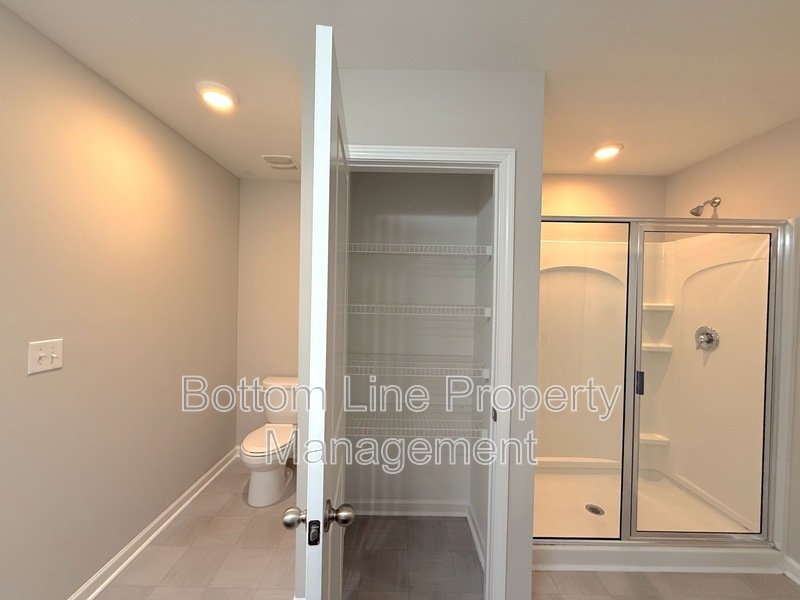 Charming Corner Unit with Garage: 3 Bedroom 2.5 Bathroom Townhouse For Rent property image