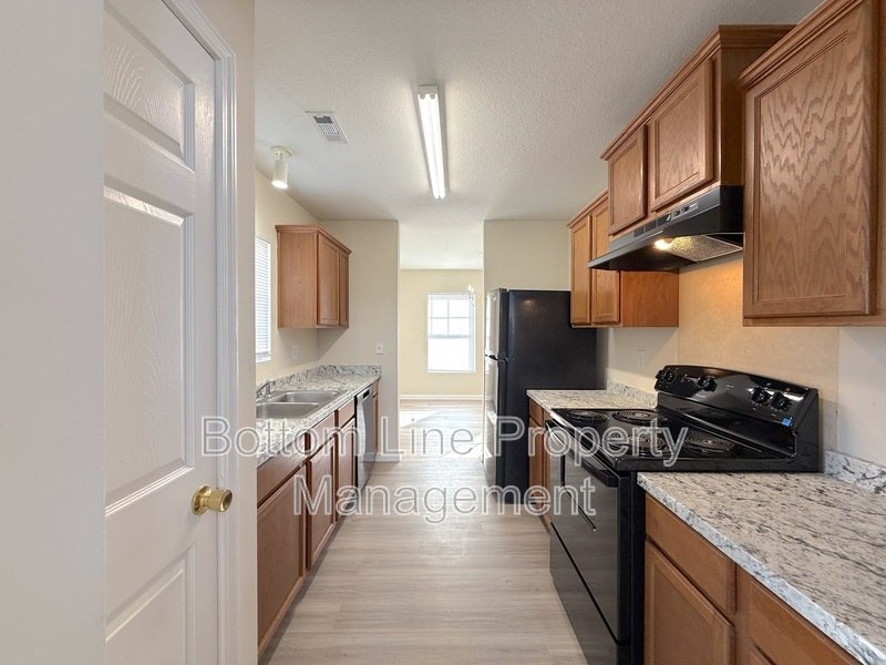 Move In Special! $500 Off First Full Months Rent! property image