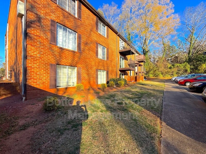 1 Bedroom 1 Bathroom Condo Located On Central Ave property image