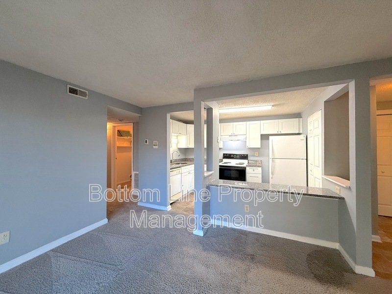 1 Bedroom 1 Bathroom Condo Located On Central Ave property image