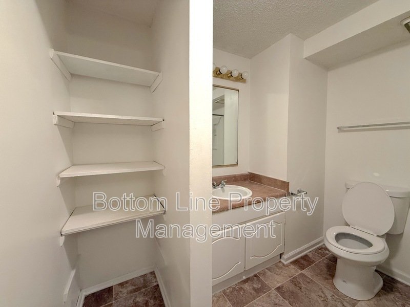 1 Bedroom 1 Bathroom Condo Located On Central Ave property image