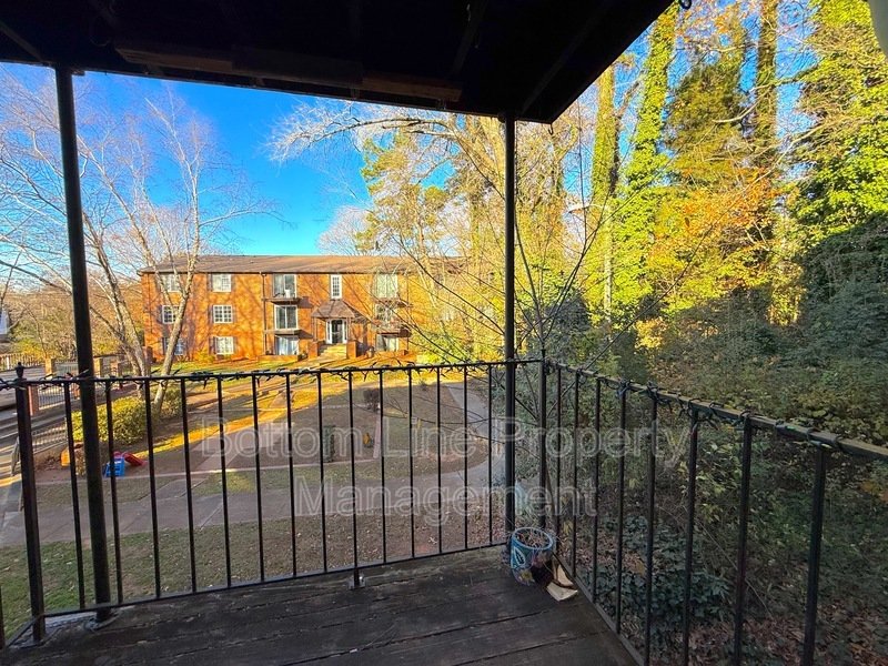 1 Bedroom 1 Bathroom Condo Located On Central Ave property image