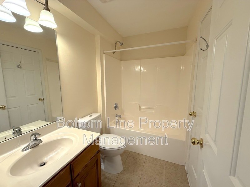 Elegant 4 Bedroom 3.5 Bath Corner Unit Townhome in GREAT LOCATION! property image