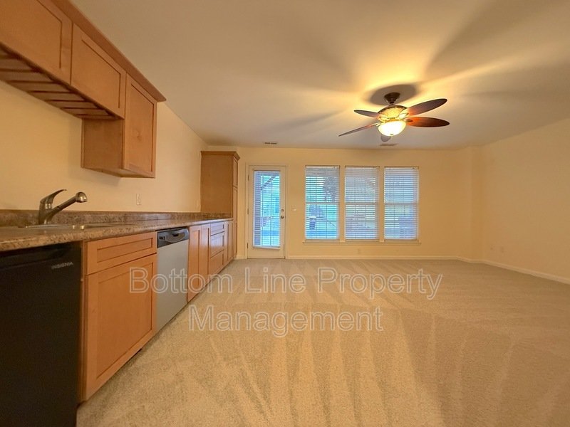 Elegant 4 Bedroom 3.5 Bath Corner Unit Townhome in GREAT LOCATION! property image