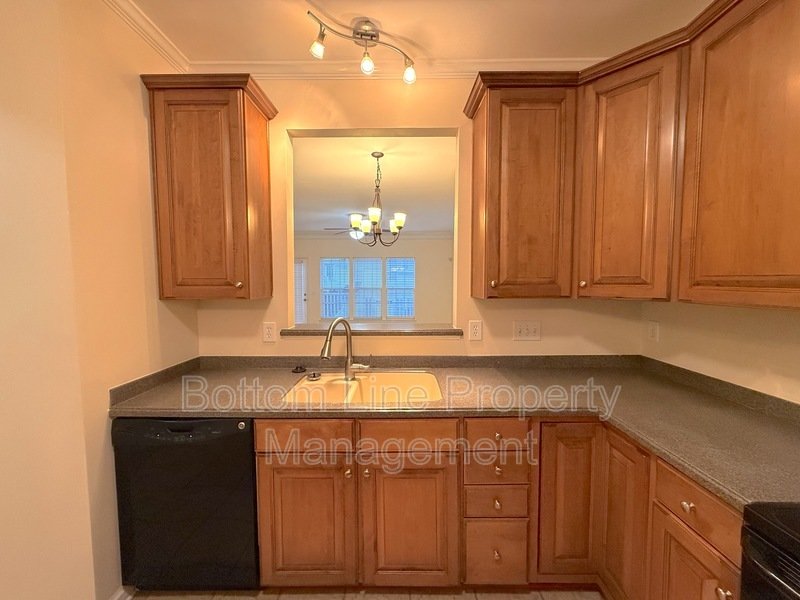 Elegant 4 Bedroom 3.5 Bath Corner Unit Townhome in GREAT LOCATION! property image