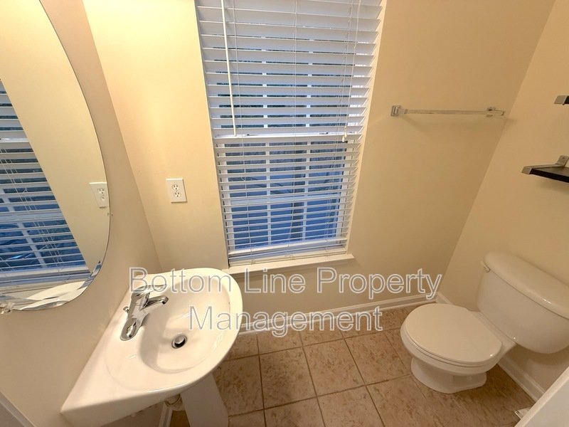 Elegant 4 Bedroom 3.5 Bath Corner Unit Townhome in GREAT LOCATION! property image