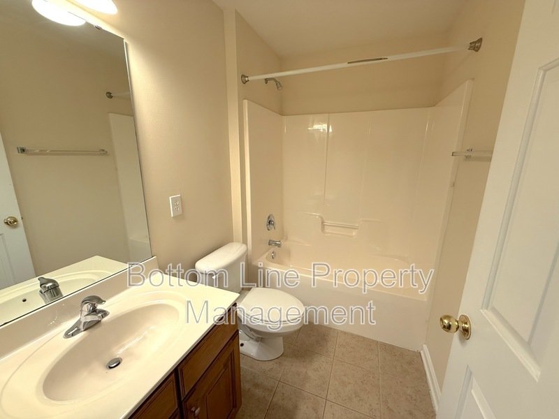 Elegant 4 Bedroom 3.5 Bath Corner Unit Townhome in GREAT LOCATION! property image