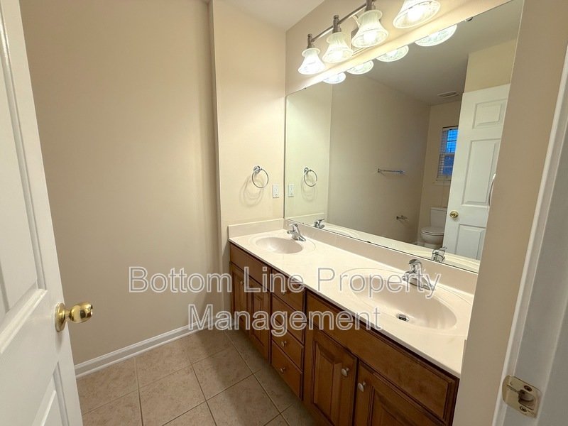 Elegant 4 Bedroom 3.5 Bath Corner Unit Townhome in GREAT LOCATION! property image