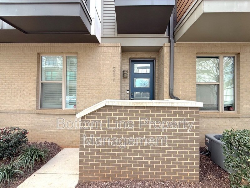 211 Doggett St property image