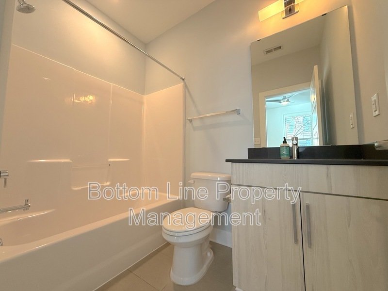 211 Doggett St property image