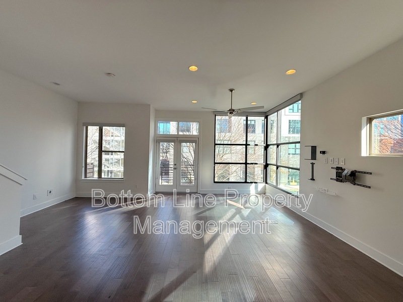 211 Doggett St property image