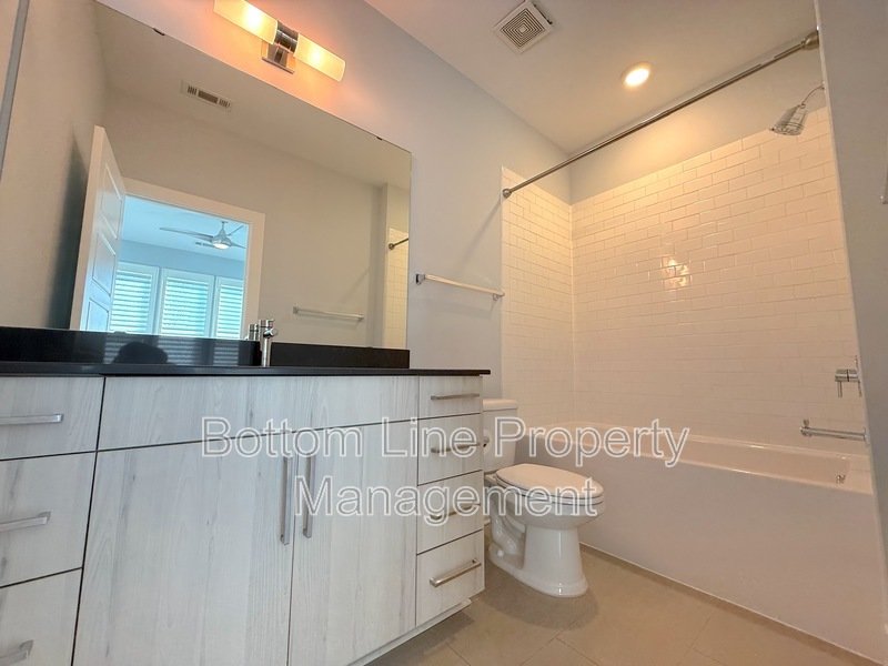 211 Doggett St property image