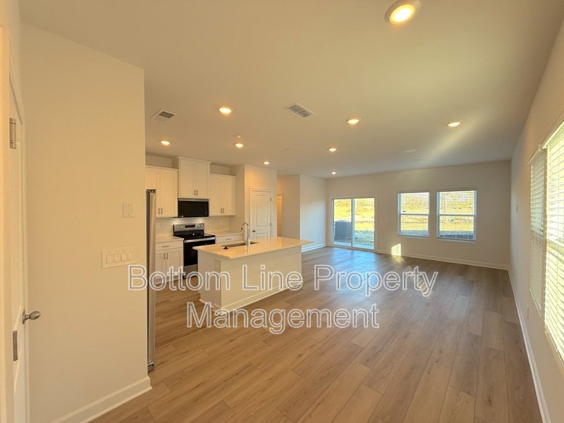 ✨ Brand New Construction – Never Lived In! ✨ property image