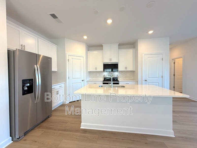✨ Brand New Construction – Never Lived In! ✨ property image