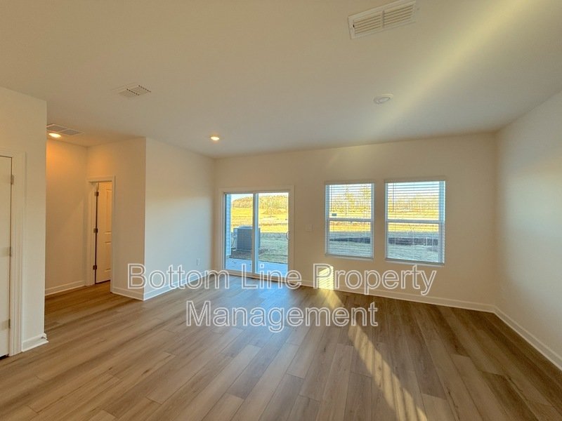 ✨ Brand New Construction – Never Lived In! ✨ property image