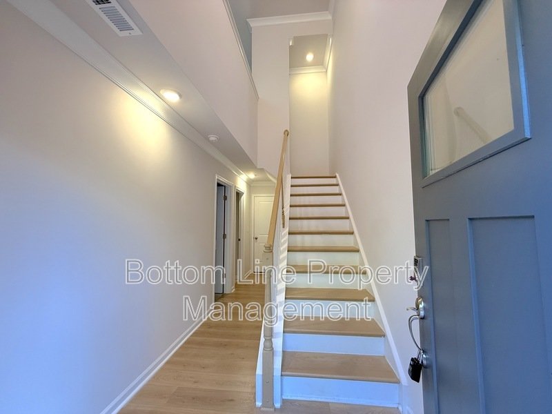Charming 4 Bedroom 3.5 Bathroom Town House For Rent property image