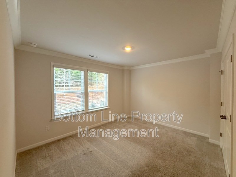 Charming 4 Bedroom 3.5 Bathroom Town House For Rent property image