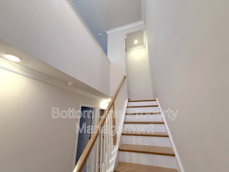 Charming 4 Bedroom 3.5 Bathroom Town House For Rent property image