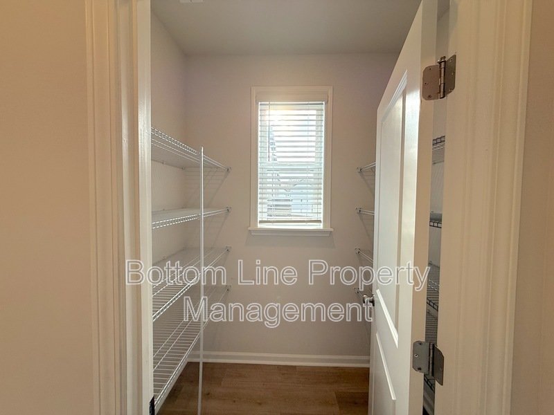 Charming 4 Bedroom 3.5 Bathroom Town House For Rent property image