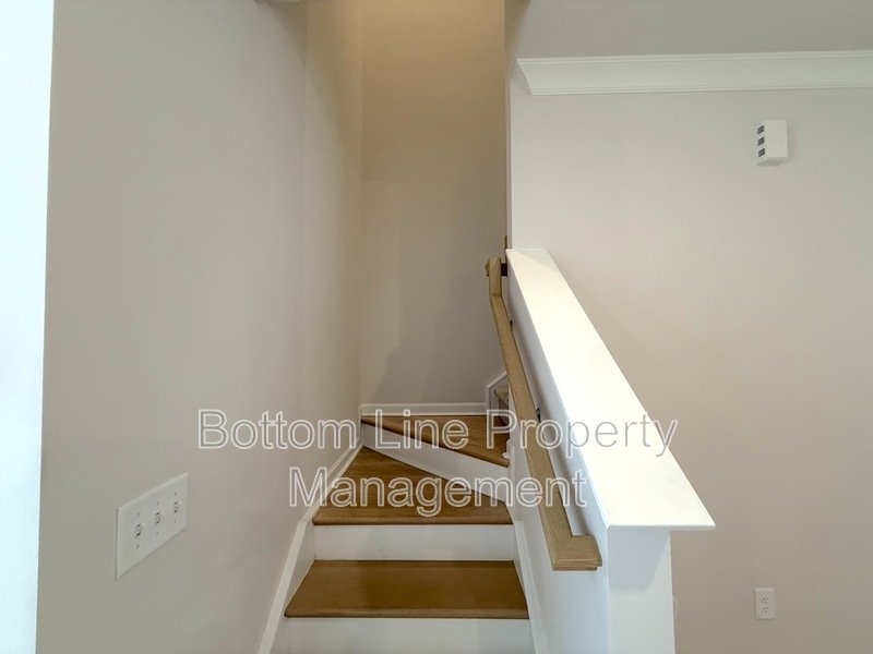 Charming 4 Bedroom 3.5 Bathroom Town House For Rent property image