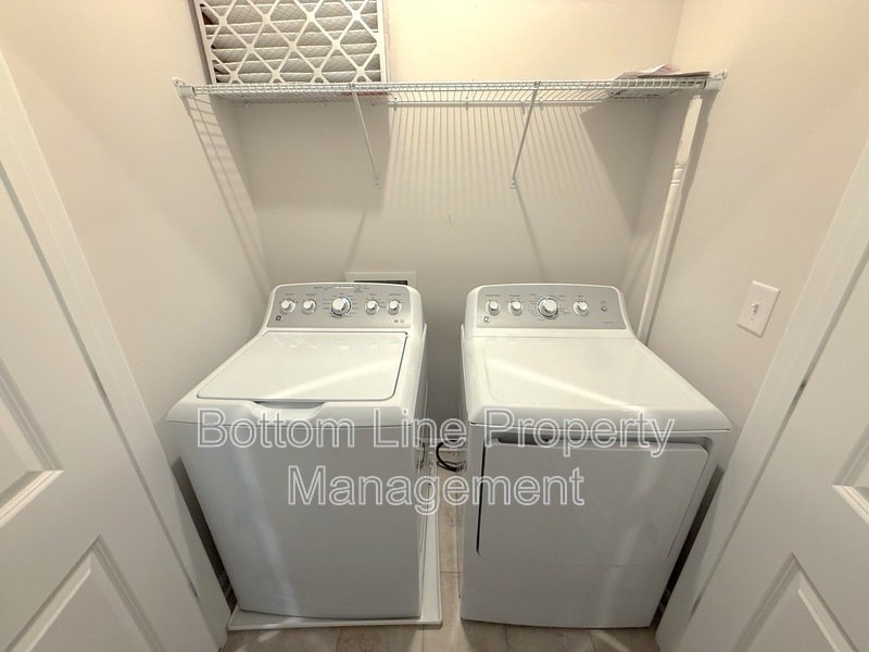 Charming 4 Bedroom 3.5 Bathroom Town House For Rent property image