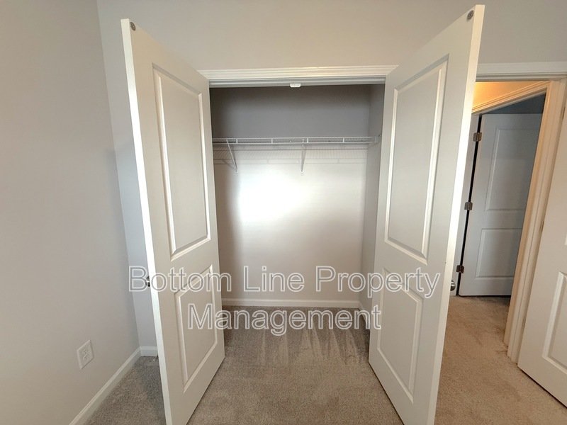 Charming 4 Bedroom 3.5 Bathroom Town House For Rent property image